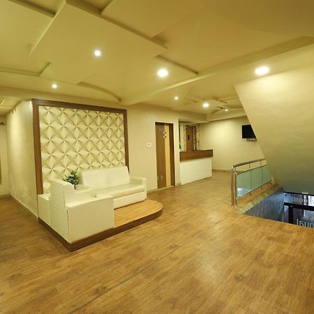 Hotel Loyal Residency Jamnagar Exterior photo