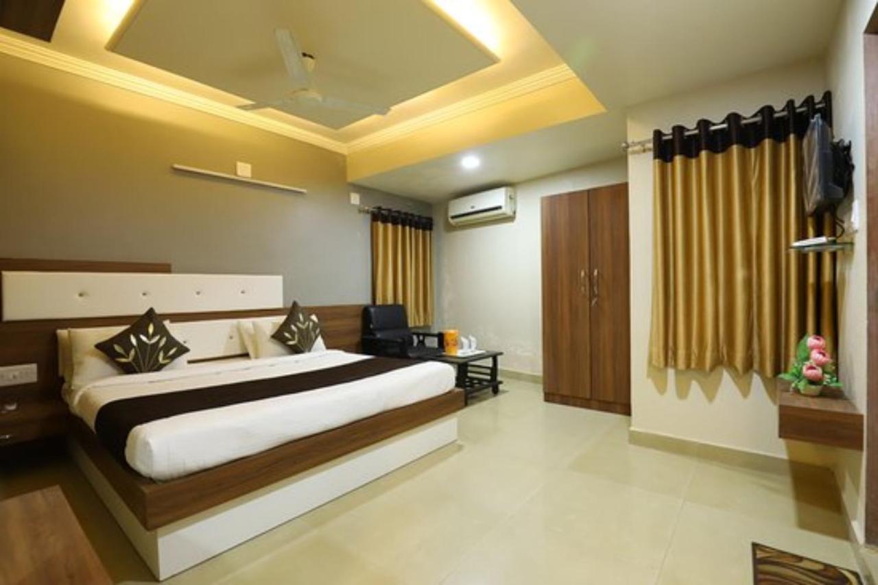 Hotel Loyal Residency Jamnagar Exterior photo