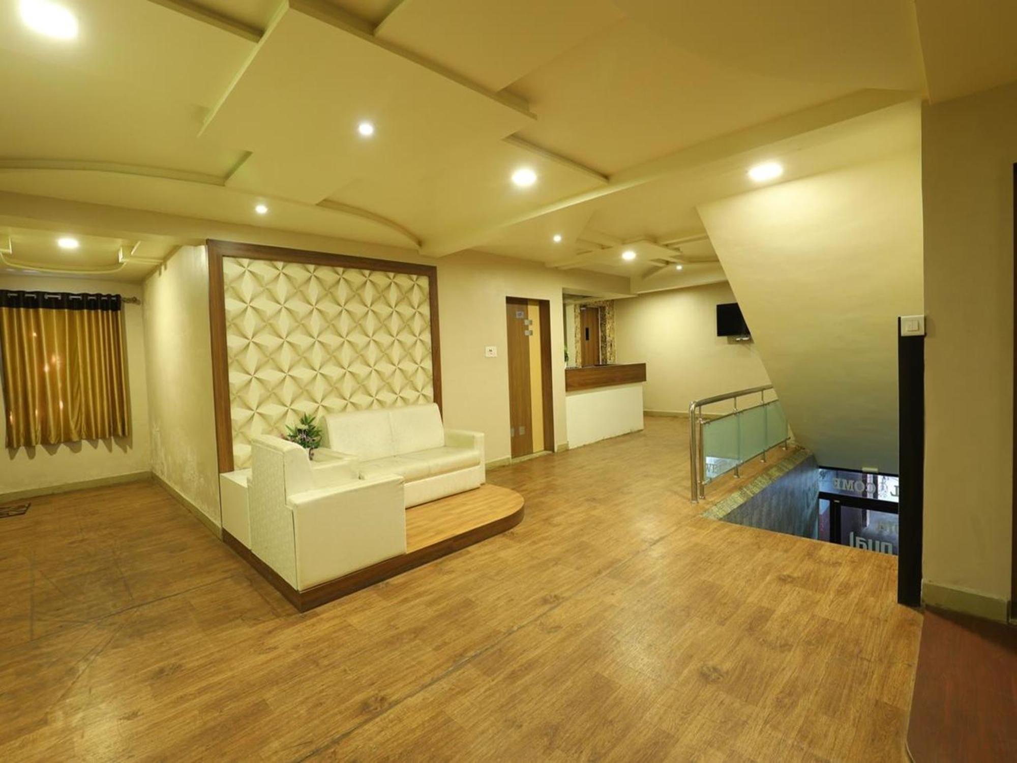Hotel Loyal Residency Jamnagar Exterior photo
