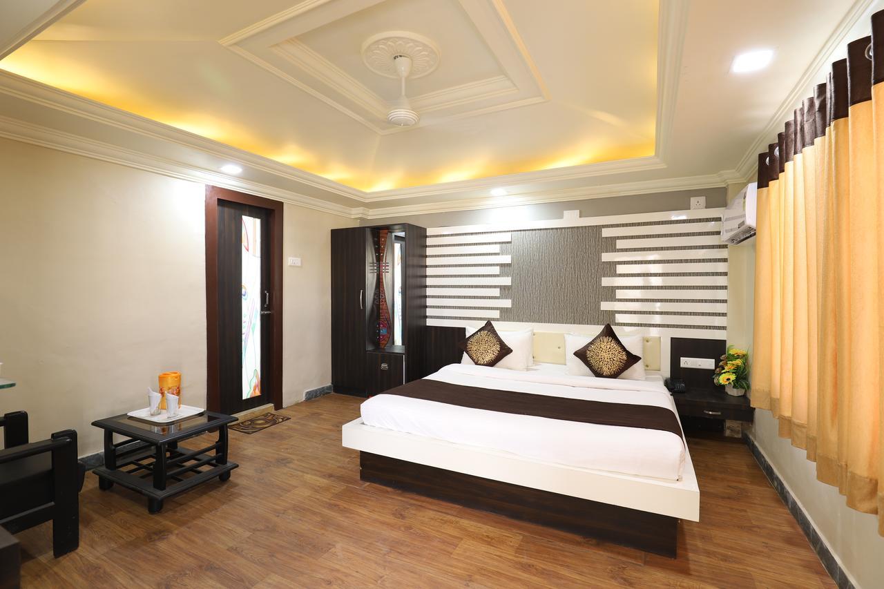 Hotel Loyal Residency Jamnagar Exterior photo