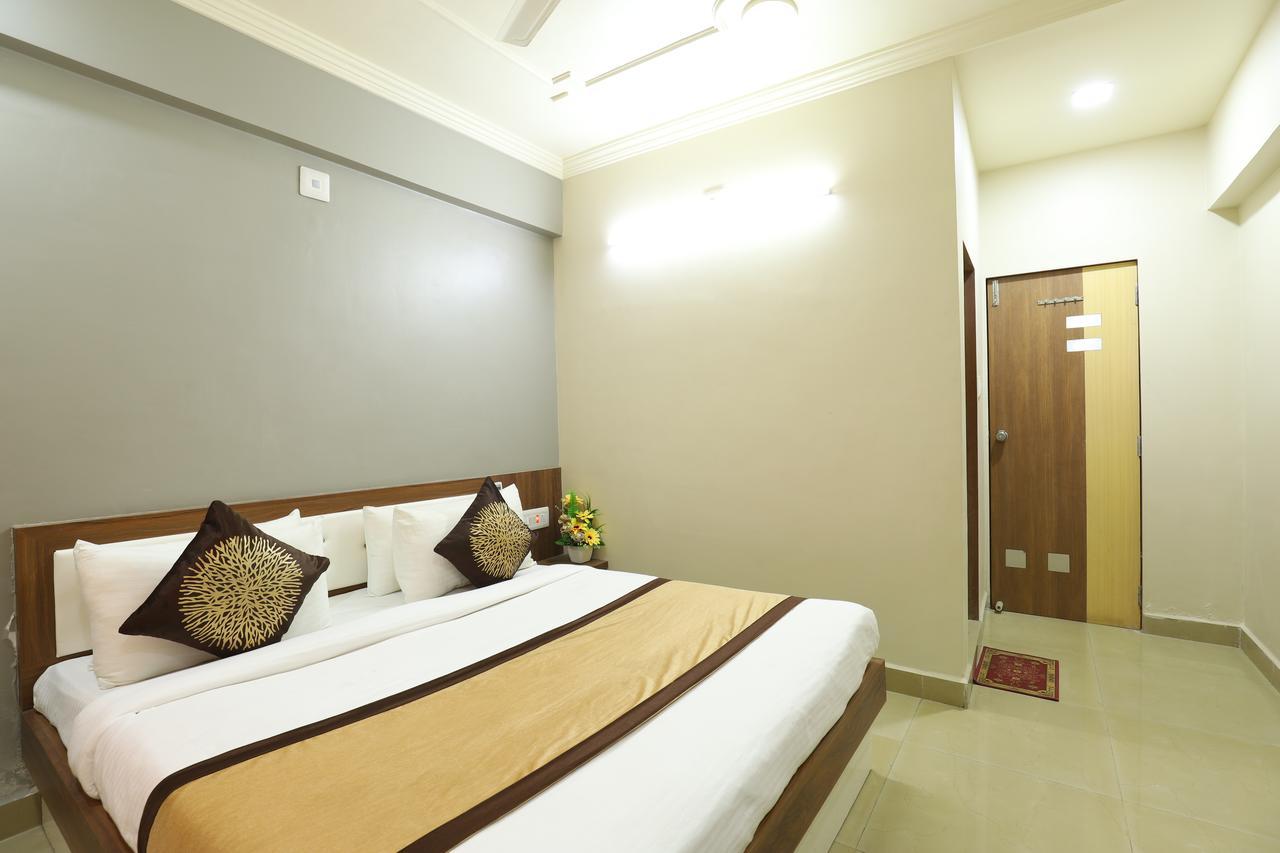 Hotel Loyal Residency Jamnagar Exterior photo