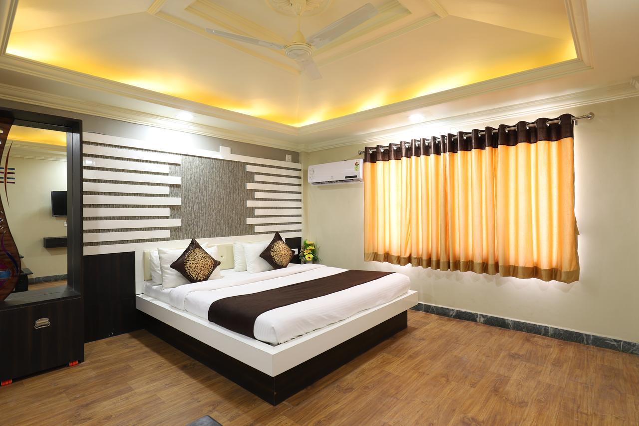 Hotel Loyal Residency Jamnagar Exterior photo