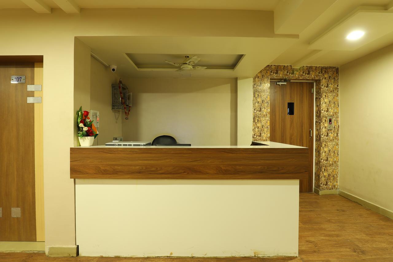 Hotel Loyal Residency Jamnagar Exterior photo