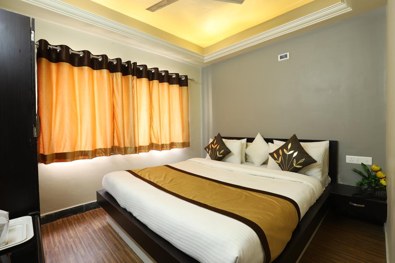 Hotel Loyal Residency Jamnagar Exterior photo