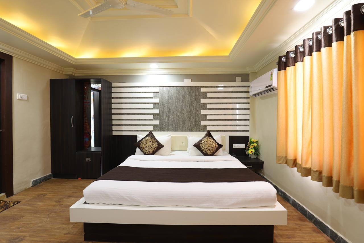 Hotel Loyal Residency Jamnagar Exterior photo