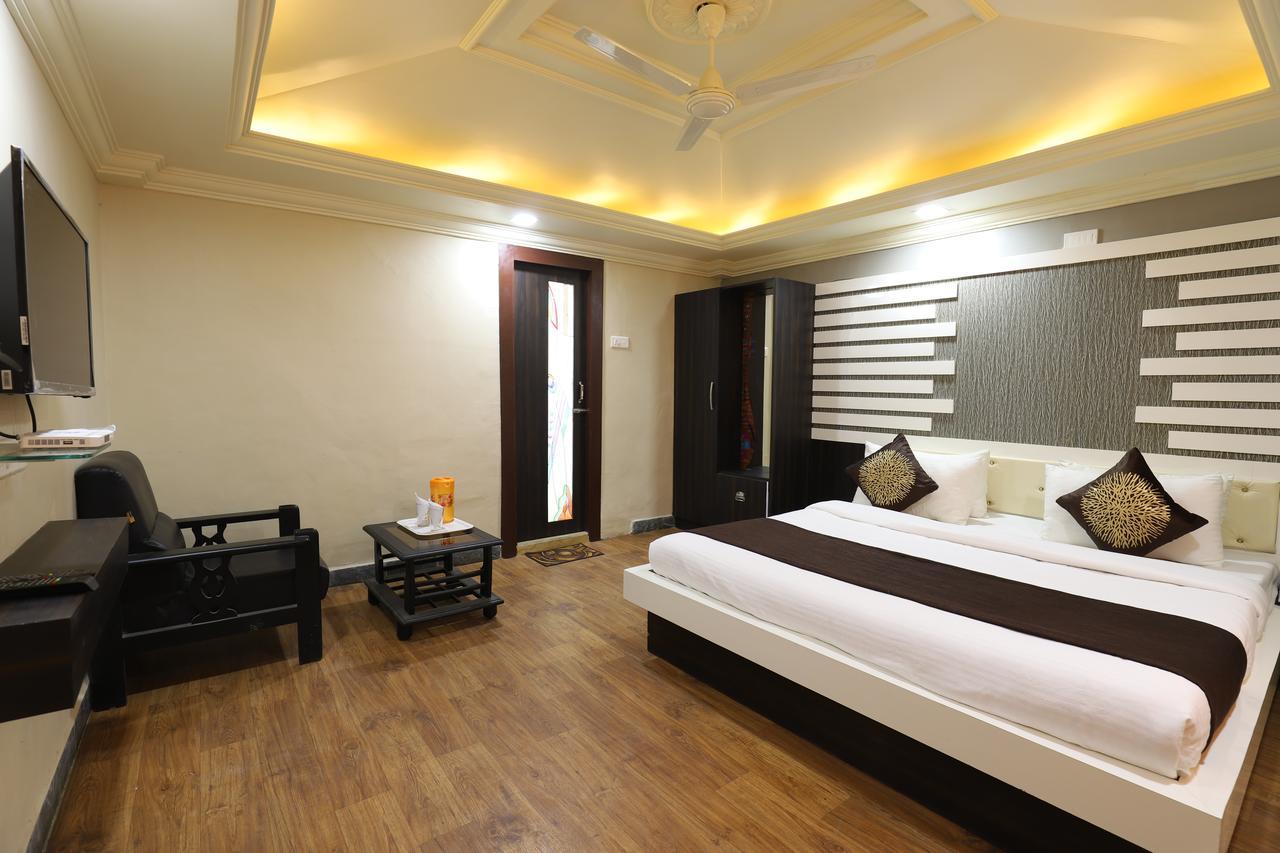 Hotel Loyal Residency Jamnagar Exterior photo
