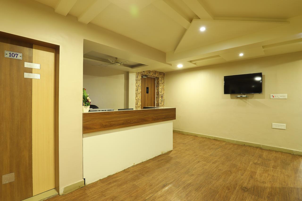 Hotel Loyal Residency Jamnagar Exterior photo