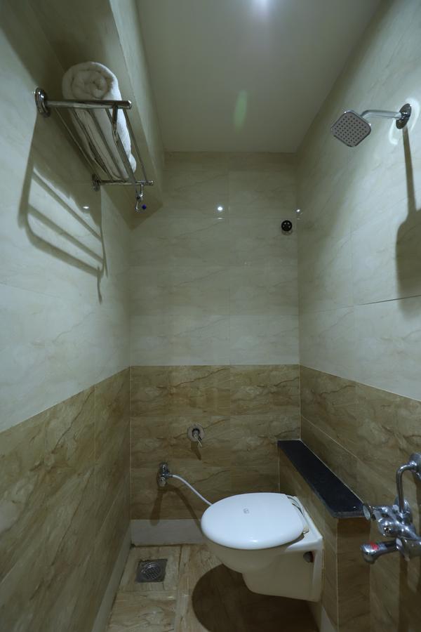 Hotel Loyal Residency Jamnagar Exterior photo