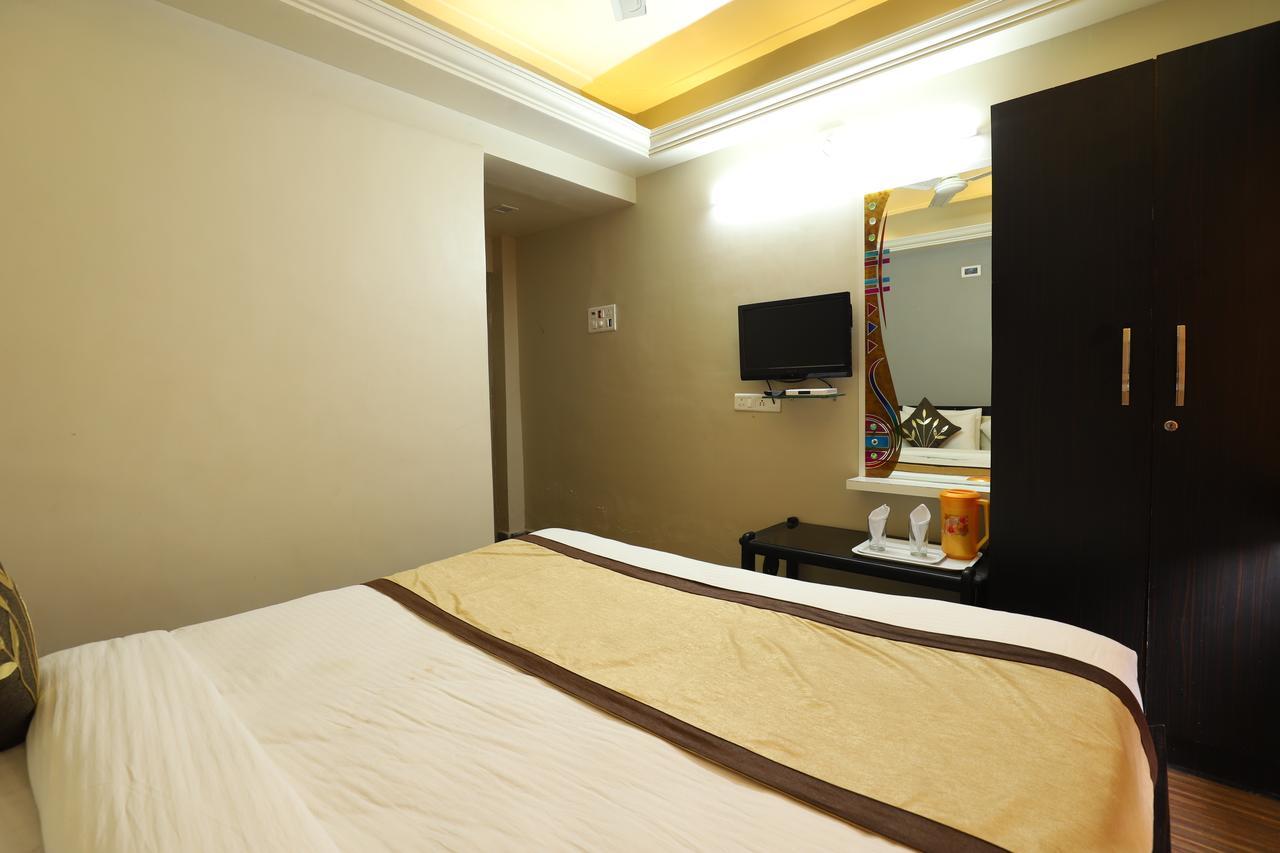 Hotel Loyal Residency Jamnagar Exterior photo