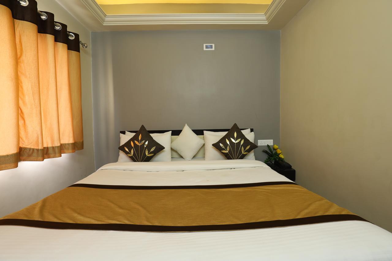 Hotel Loyal Residency Jamnagar Exterior photo