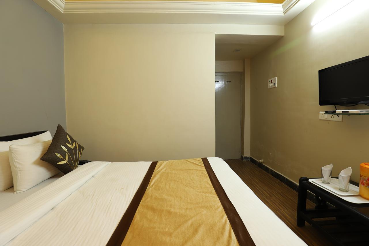 Hotel Loyal Residency Jamnagar Exterior photo