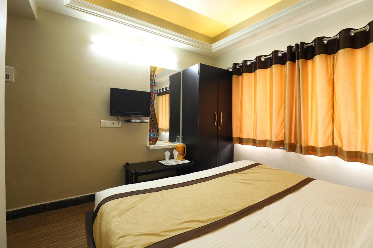 Hotel Loyal Residency Jamnagar Exterior photo